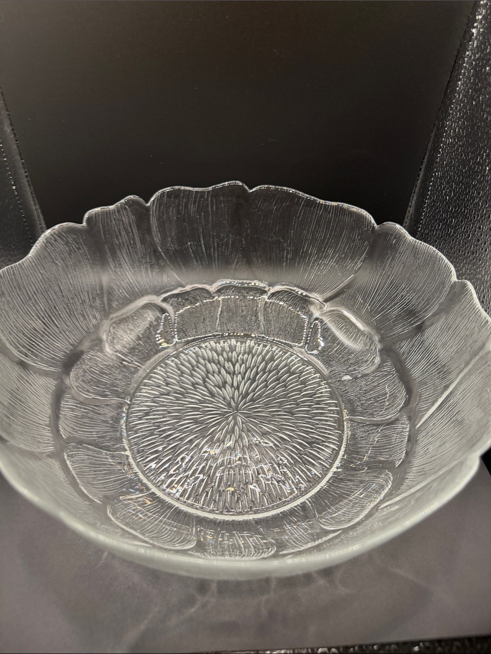 Vintage Arcoroc Fleur Collection 10.5” Large Serving Bowl-RARE